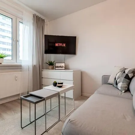 Apartment Sauber Und Modern, Netflix, Wifi, Flair, Kueche